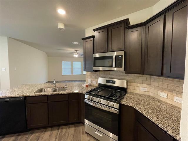 Building Photo - 761 Jamestown Ln