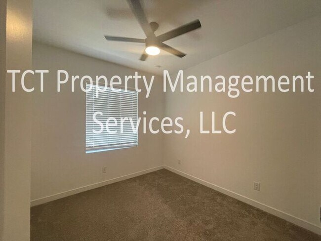Building Photo - Stunning 4 Bedroom Overlooking Common Area!