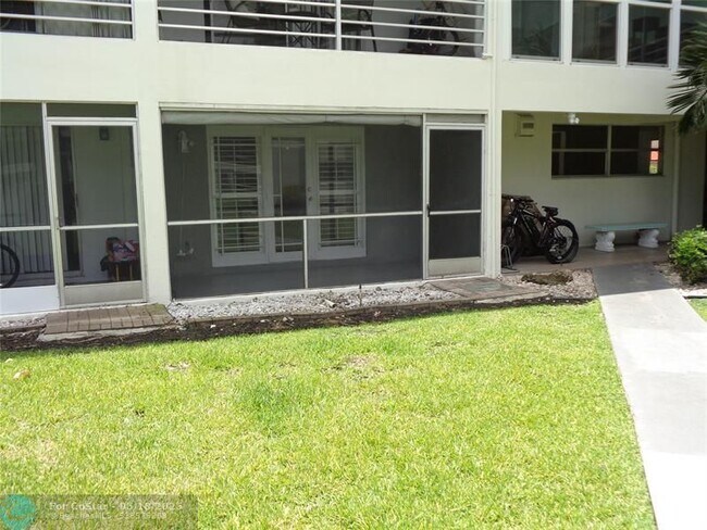 Building Photo - 4200 Crystal Lake Dr