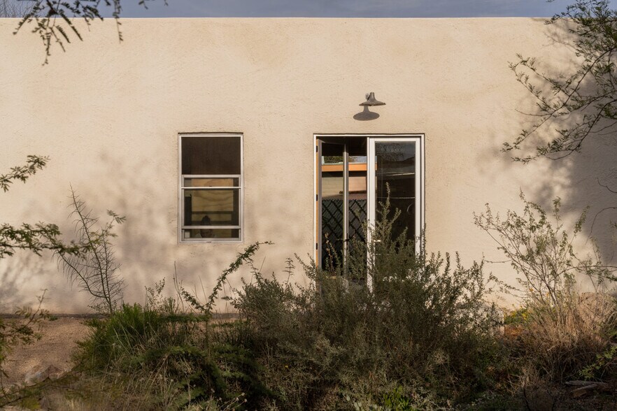 Building Photo - 2501 E Edison St
