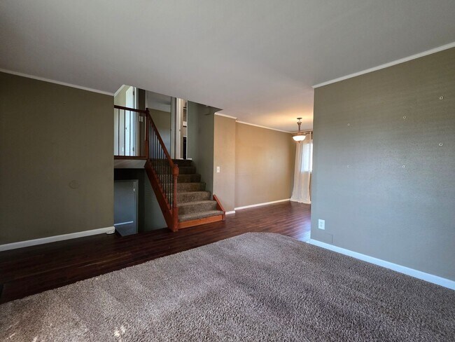 Building Photo - 3 Bedroom 2 Bathroom House With Huge Backy...