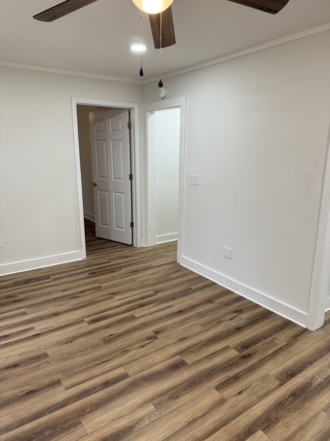 Building Photo - 110 Small St