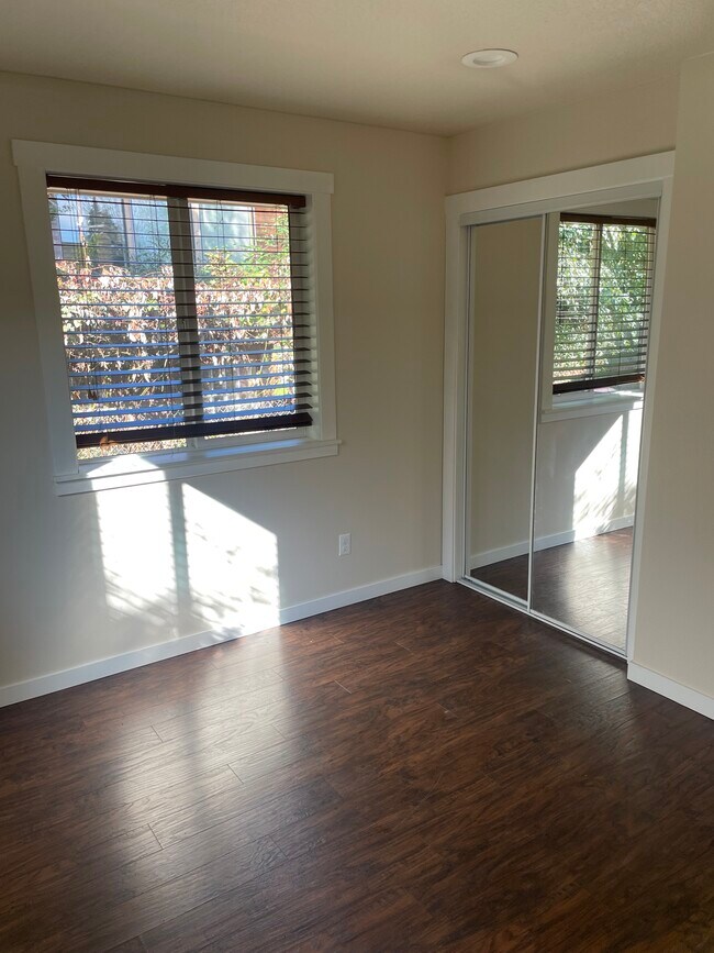 Building Photo - 7005 NE 17th Ave