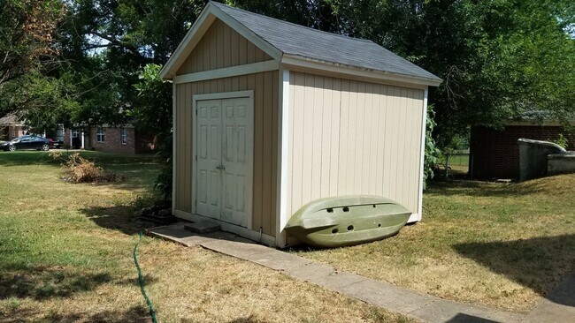 Building Photo - Come look at this 3-bedroom 1-bathroom home