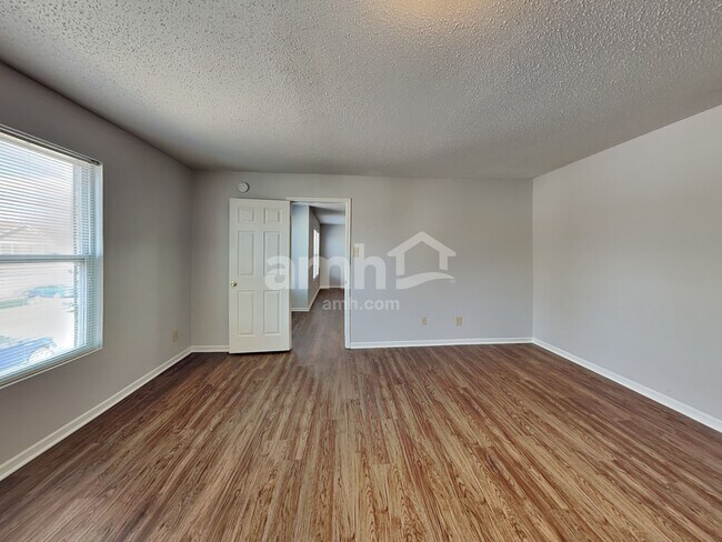 Building Photo - 1313 Central Park Dr