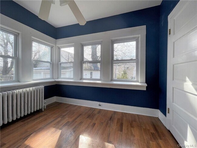 Building Photo - 10 Murray Ave