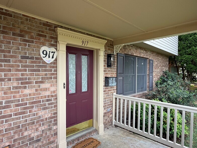 Lovely entryway with partial brick exterior - 917 Rose Hill Ave