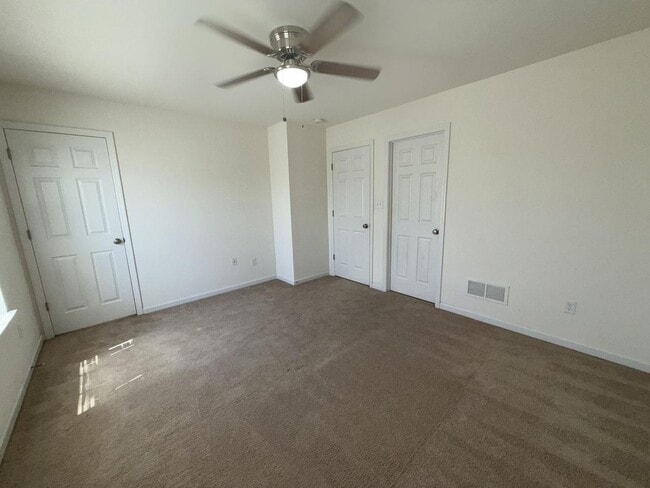 Building Photo - Beautiful 3 Bedroom / 2.5 Bath for Rent in Maryland Heights !