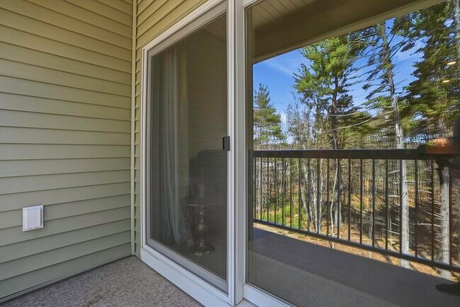 Building Photo - 4 Winslow Ln