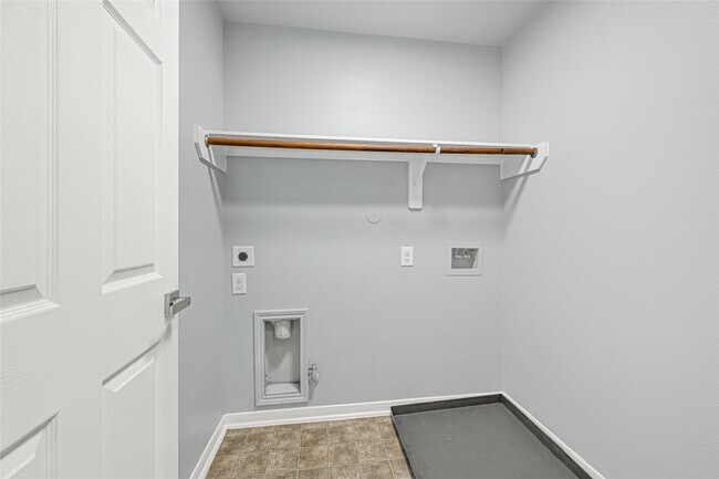 Building Photo - 1827 Macondray Dr