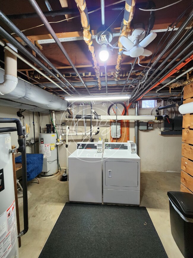 Building Photo - 2 bedroom- Perrysburg School District! Ready to call home!