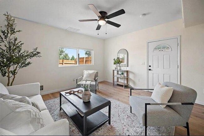 Primary Photo - Historic Hillside 2 Bedroom 2 Bathroom