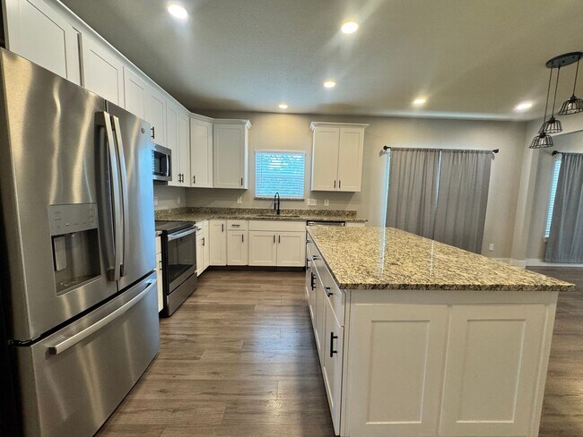 Building Photo - For Rent – 100 Brooklyn Dr, Canyon Lake, T...
