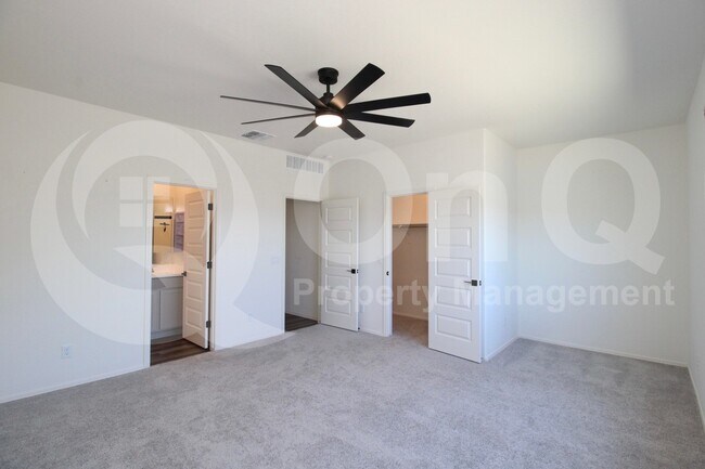 Building Photo - 9320 S 30th Ln