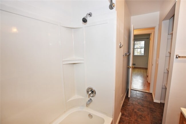 Building Photo - 300 Howland Ave