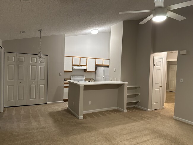 Building Photo - 220 Lantana Ln