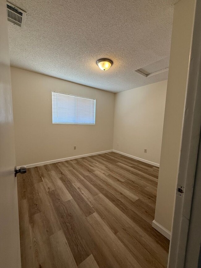 Building Photo - 73615 Sun Valley Dr
