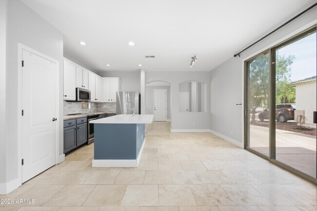 Building Photo - 4248 S Mariposa Dr