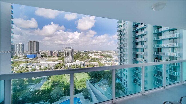 Building Photo - 1800 N Bayshore Dr