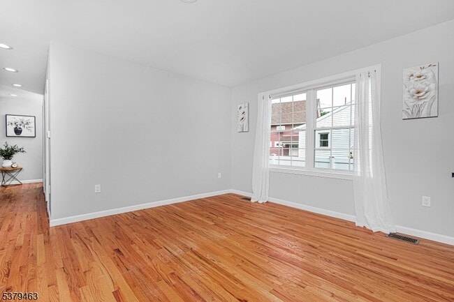 Building Photo - 24 Lawnwood Ave