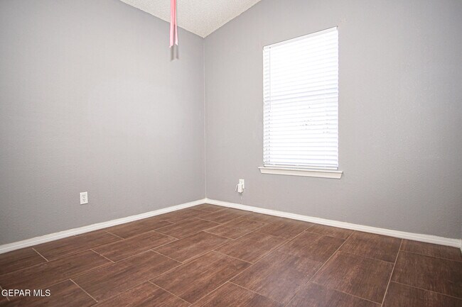 Building Photo - 3717 Tierra Zafiro Dr