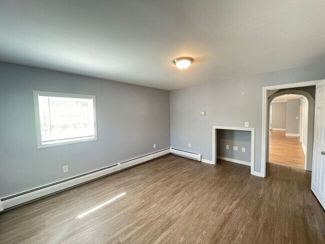 Building Photo - 37 Branch St