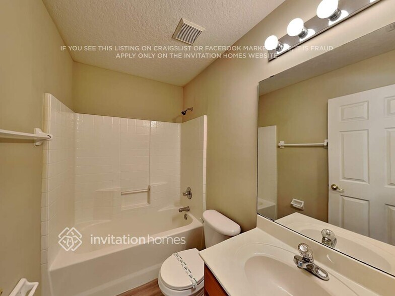 Building Photo - 827 E Red House Branch Rd