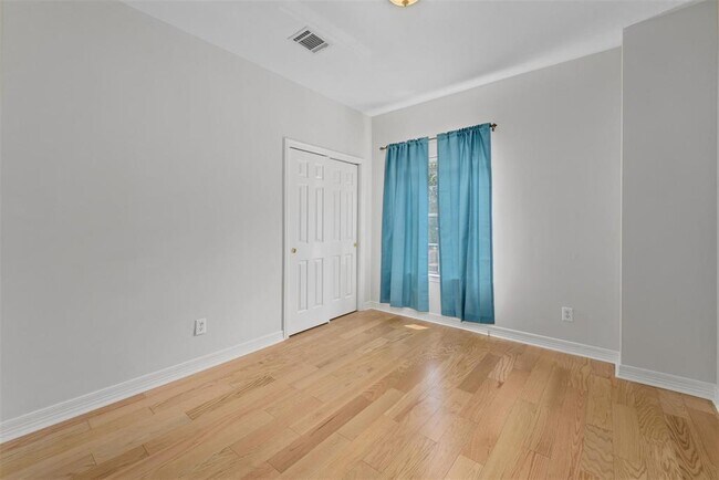 Building Photo - 6714 Montclair Dr