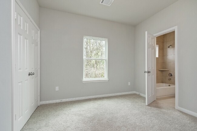 Building Photo - 1043 Marcolin