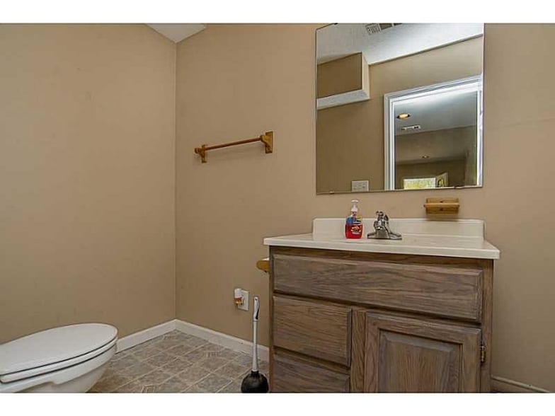 Building Photo - 3280 Lincoln Hill Rd