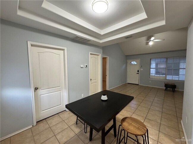 Building Photo - 29 S Dahlia St