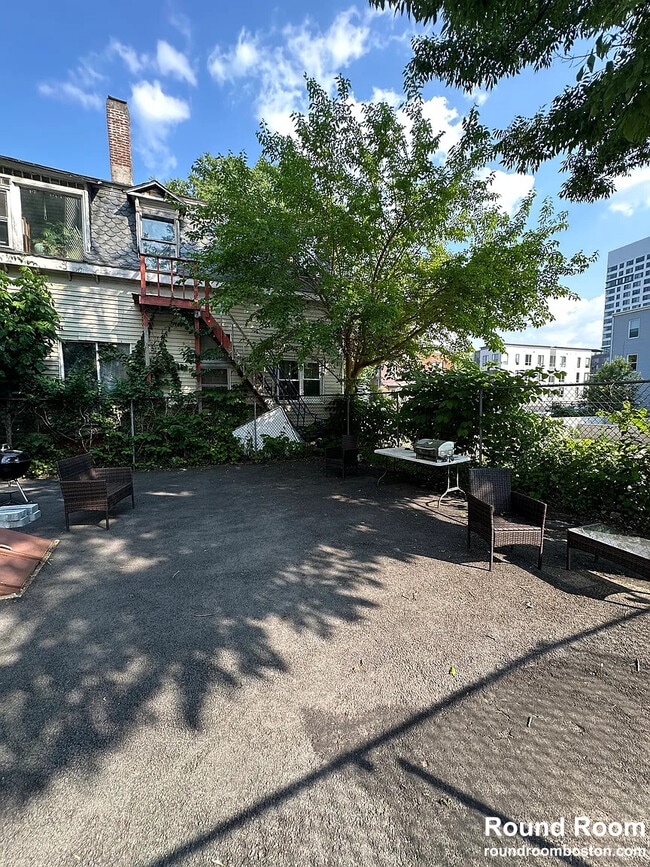 Building Photo - 384 Washington St