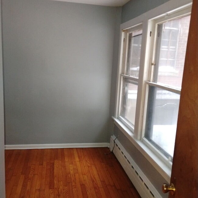 Building Photo - 231 Lark St