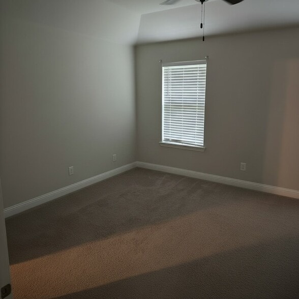 Building Photo - 337 Daleview Dr