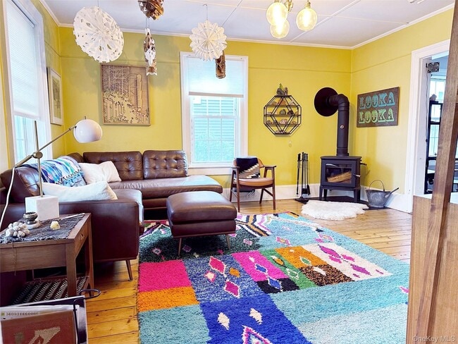 Building Photo - 369 Verplanck Ave