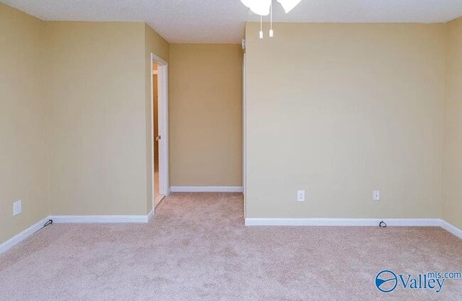 Building Photo - 207 Mountain Ridge Dr SE