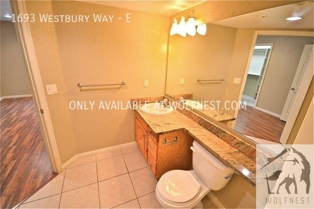 Building Photo - No Security Deposit Option! Amazing 3 Bedr...