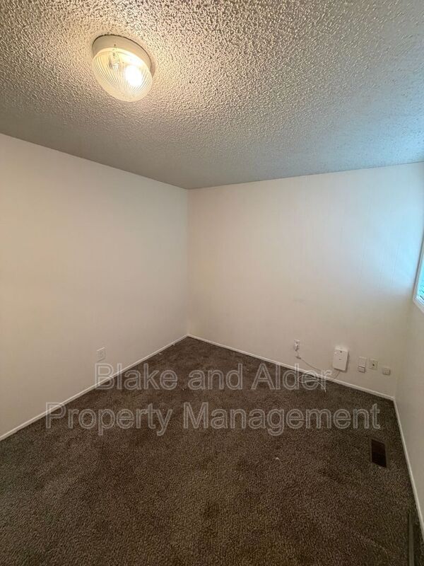 Building Photo - 5533 SW Lombard Ave