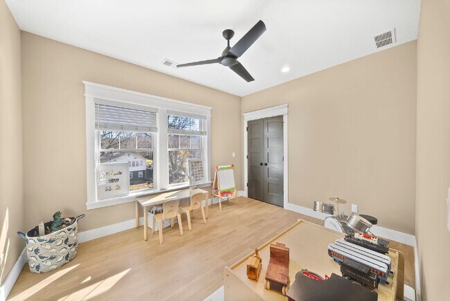 Building Photo - Fully Furnished | Asheville Area | 3–12 Month Leases Available