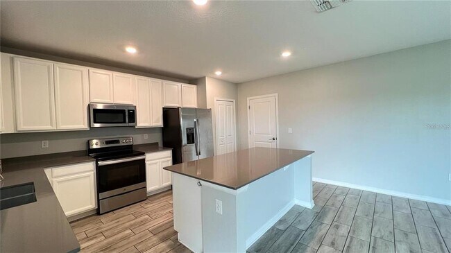 Building Photo - 1343 Lassen St