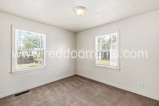 Building Photo - 1742 N Whittier Pl
