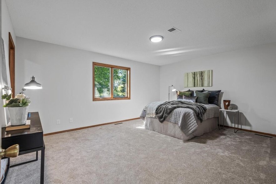 Building Photo - 833 Tyrol Ln