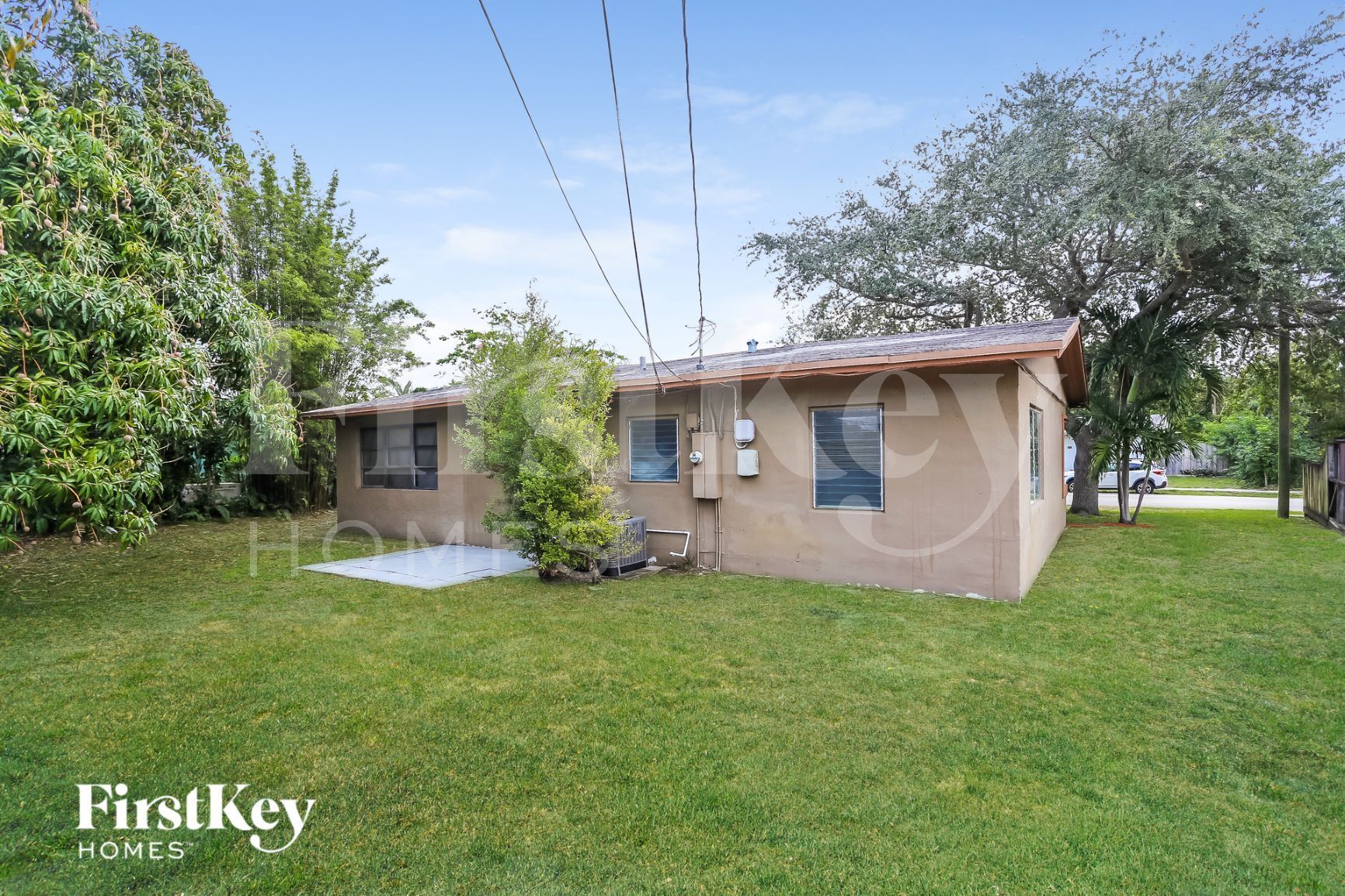 Building Photo - 2411 NE 10th Ave