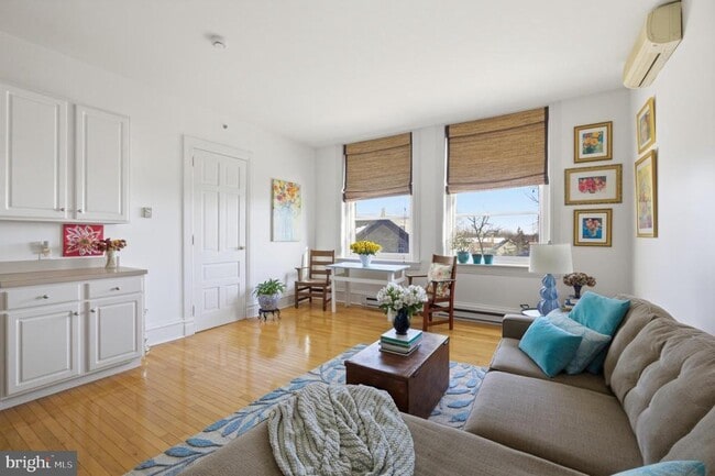 Building Photo - 22 N Main St