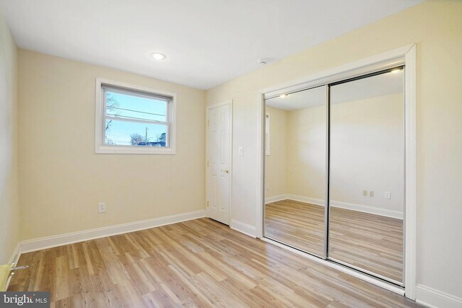 Building Photo - 6924 Kenfig Dr