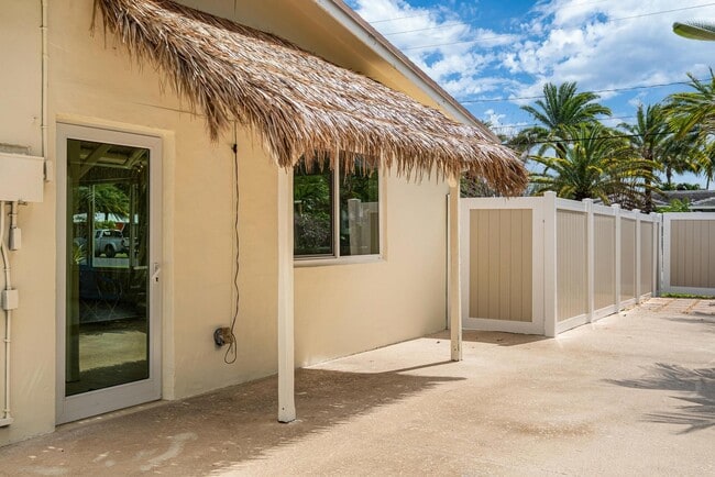 Building Photo - 2611 NE 16th St