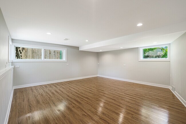 Building Photo - 1247 Sherwood Rd
