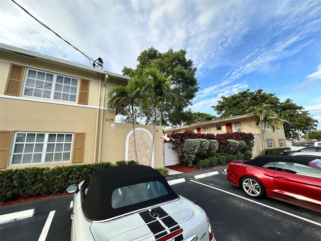 Building Photo - 305 NE 16th St