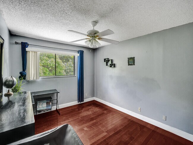 Building Photo - 9610 Dunhill Dr