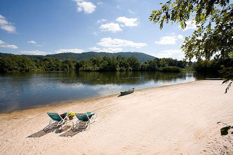 Beach - Lakeside Apartments